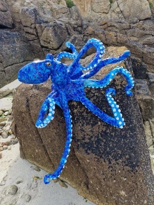 Stéphanie, grande pieuvre en papier mâché